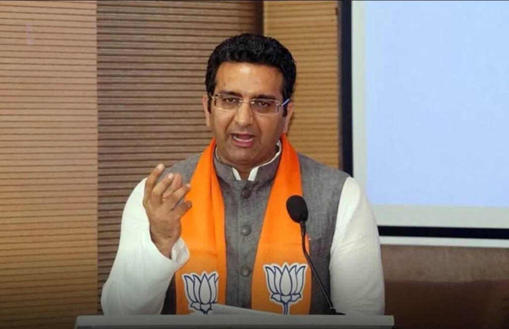 गौरव भाटिया ने मांगी कांग्रेस से माफी, कांग्रेस के वरिष्ठ नेता शीशराम ओला पर टिप्पणी का मामला, भाजपा के वरिष्ठ नेताओं की फटकार के बाद गौरव भाटिया ने मांगी अपने ट्विटर पर दिए गए बयान को लेकर माफी