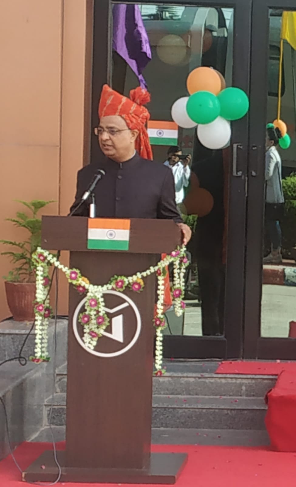 जयपुर मेट्रो सीएमडी अजिताभ शर्मा ने किया ध्वजारोहण