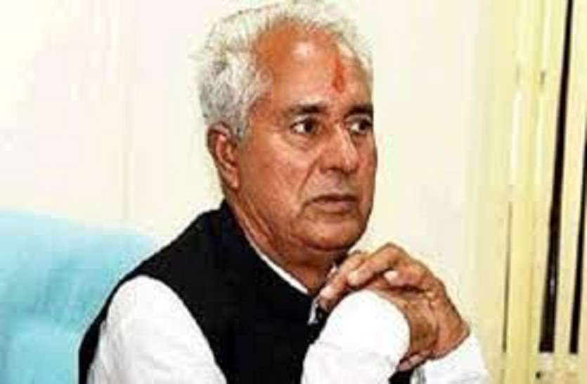 मंत्री के ही घर चोरी तो जनता सुरक्षित कैसे? उद्योग मंत्री के घर चोरी से पुलिस पर उठने लगे सवाल मंत्री के ही घर चोरी तो जनता सुरक्षित कैसे? उद्योग मंत्री के घर चोरी से पुलिस पर उठने लगे सवाल