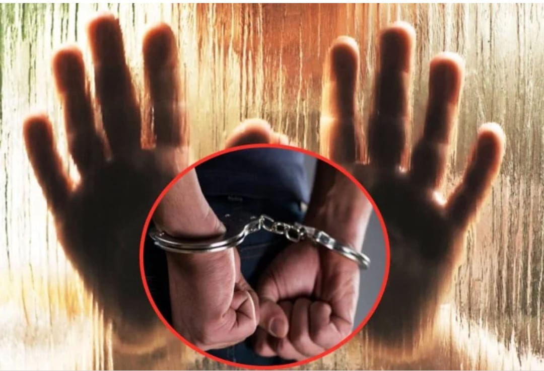 स्कूल में 2 छात्राओं की पिटाई प्रकरण में शिक्षक सस्पेंड स्कूल में 2 छात्राओं की पिटाई प्रकरण में शिक्षक सस्पेंड