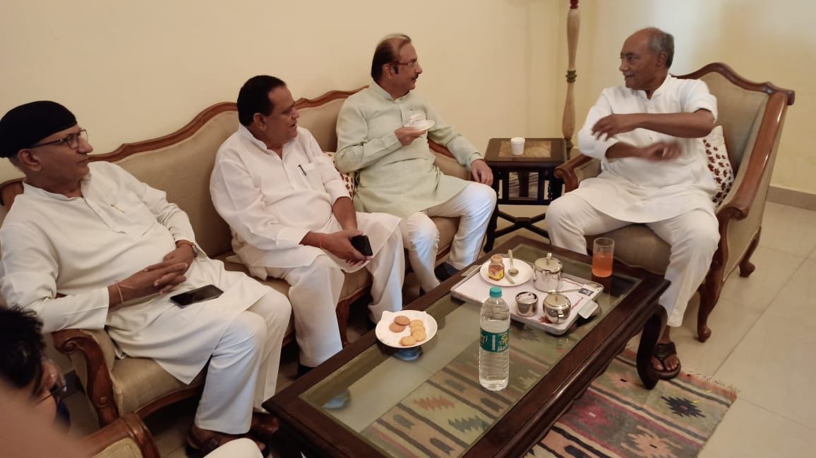 वरिष्ठ कांग्रेसी नेता दिग्विजय सिंह पहुंचे जयपुर वरिष्ठ कांग्रेसी नेता दिग्विजय सिंह पहुंचे जयपुर