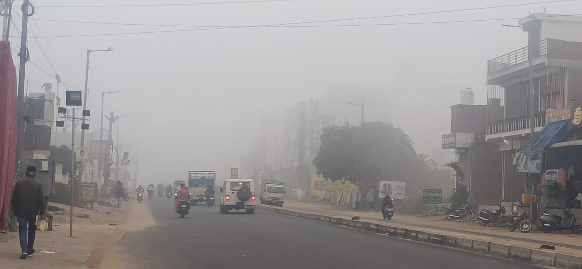 कोहरे के आगोश में गुलाबी नगरी