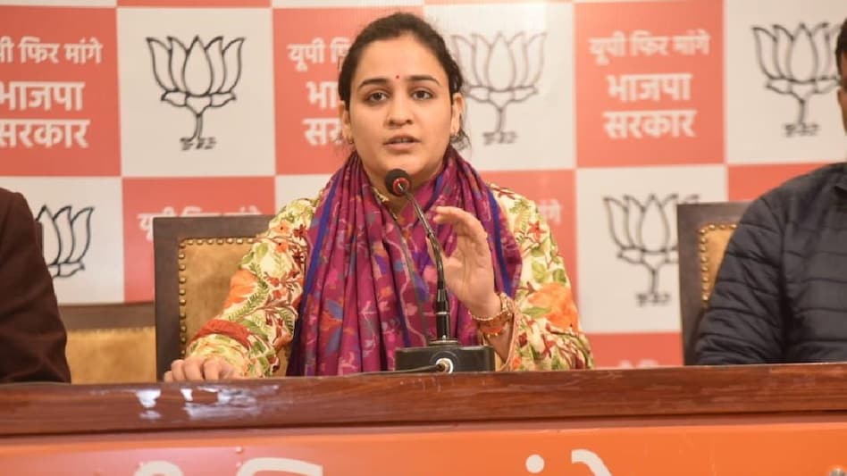 सपा प्रमुख अखिलेश यादव के सामने उतरेंगी छोटी बहू अपर्णा !