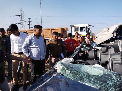 NH 48 चित्तौड़गढ़ के नजदीक दर्दनाक सड़क हादसा NH 48 चित्तौड़गढ़ के नजदीक दर्दनाक सड़क हादसा