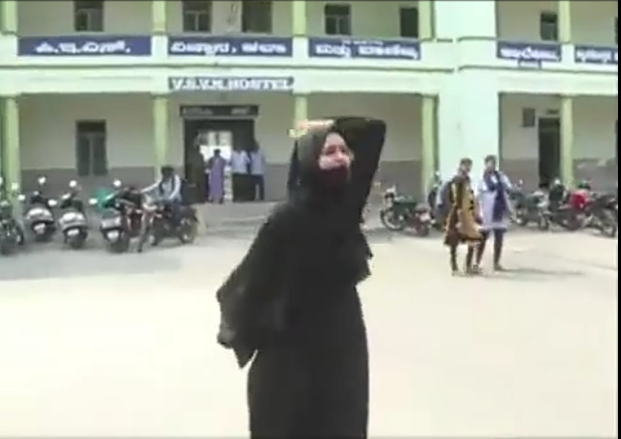 कर्नाटक में हिजाब पर राजनीति
