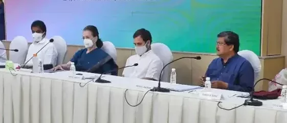 सोनिया गांधी का इस्तीफा!, प्रियंका बोलीं “हमें पता था हारेंगे”
