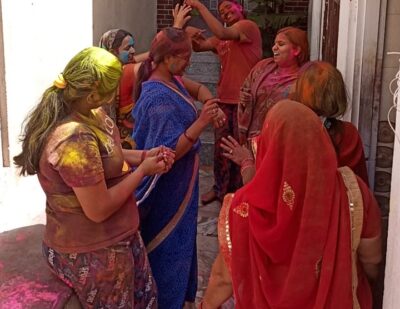 शेखावाटी सीकर में होली के गीतों पर झूमती महिलाएं