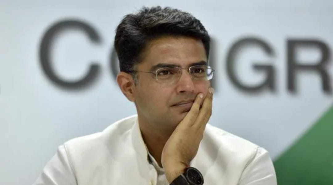 पायलट की प्रसिद्धि का जलवा या शक्ति प्रदर्शन! पायलट की प्रसिद्धि का जलवा या शक्ति प्रदर्शन!