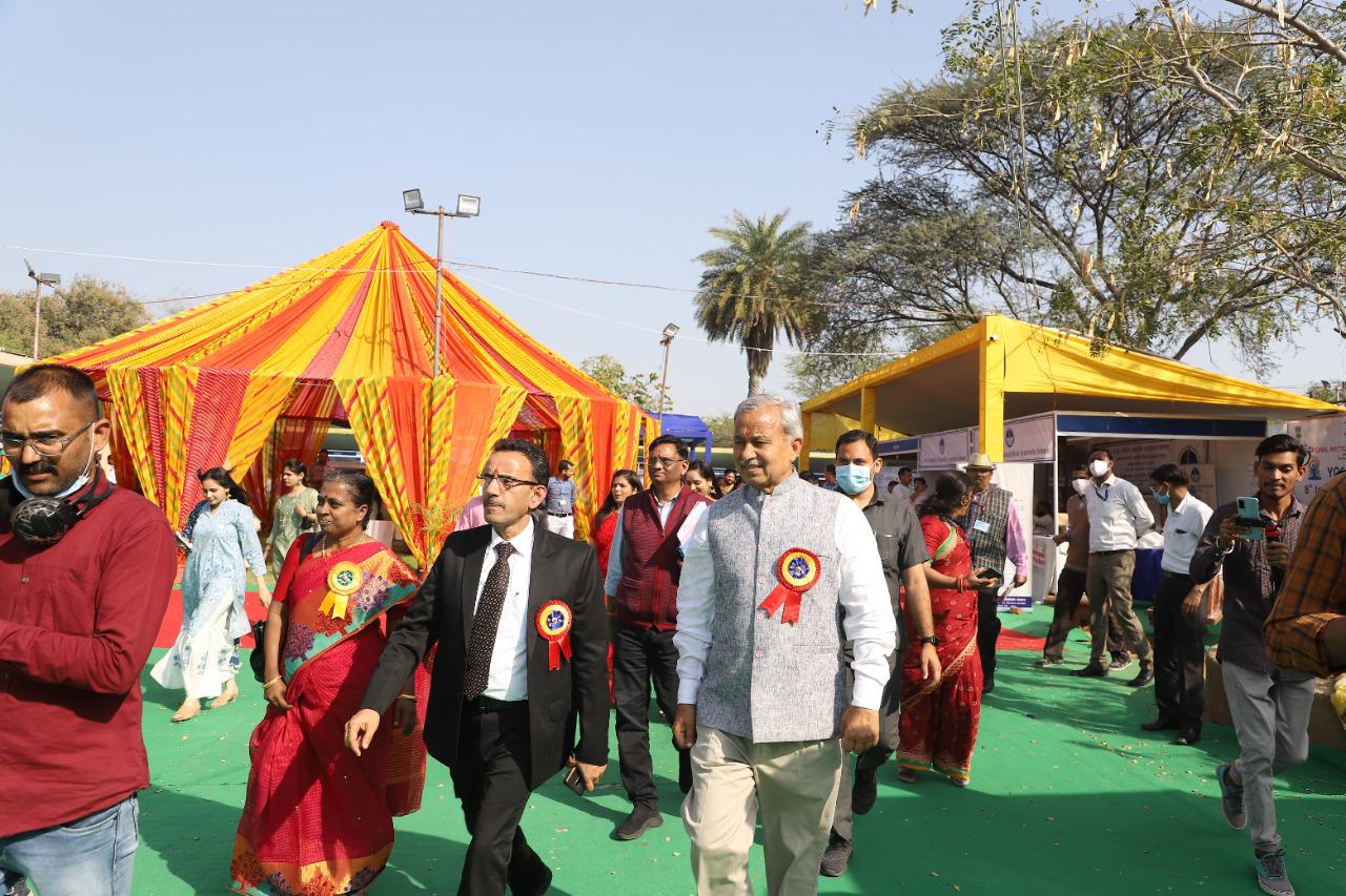 तीन दिवसीय आयुष एक्सपो एवं आहार मेले का समापन तीन दिवसीय आयुष एक्सपो एवं आहार मेले का समापन