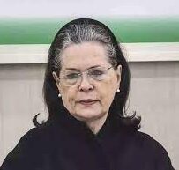 दिल्ली: सोनिया की ईडी के सामने आज फिर होगी पेशी, आज फिर से सोनिया गांधी से ईडी नेशनल हैराल्ड मामले में करेगी पूछताछ, मंगलवार को पूछताछ के दौरान सोनिया गांधी के साथ प्रियंका गांधी भी मौजूद थीं, प्रियंका ईडी की पूछताछ के दौरान दूसरे कमरे में मौजूद रहीं,