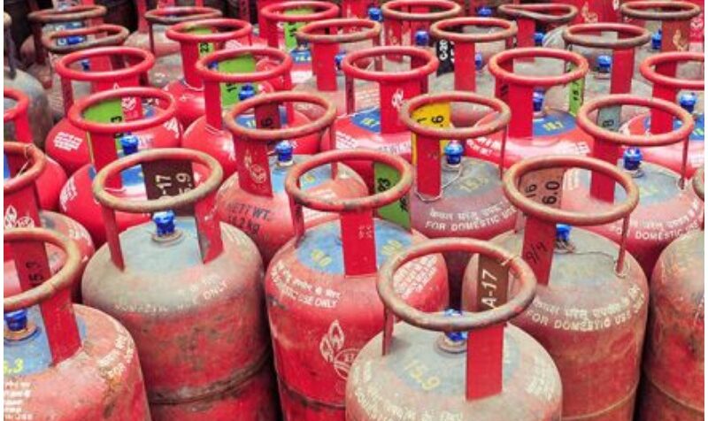 घरेलू गैस सिलेंडर (LPG)  1000रुपए के पार