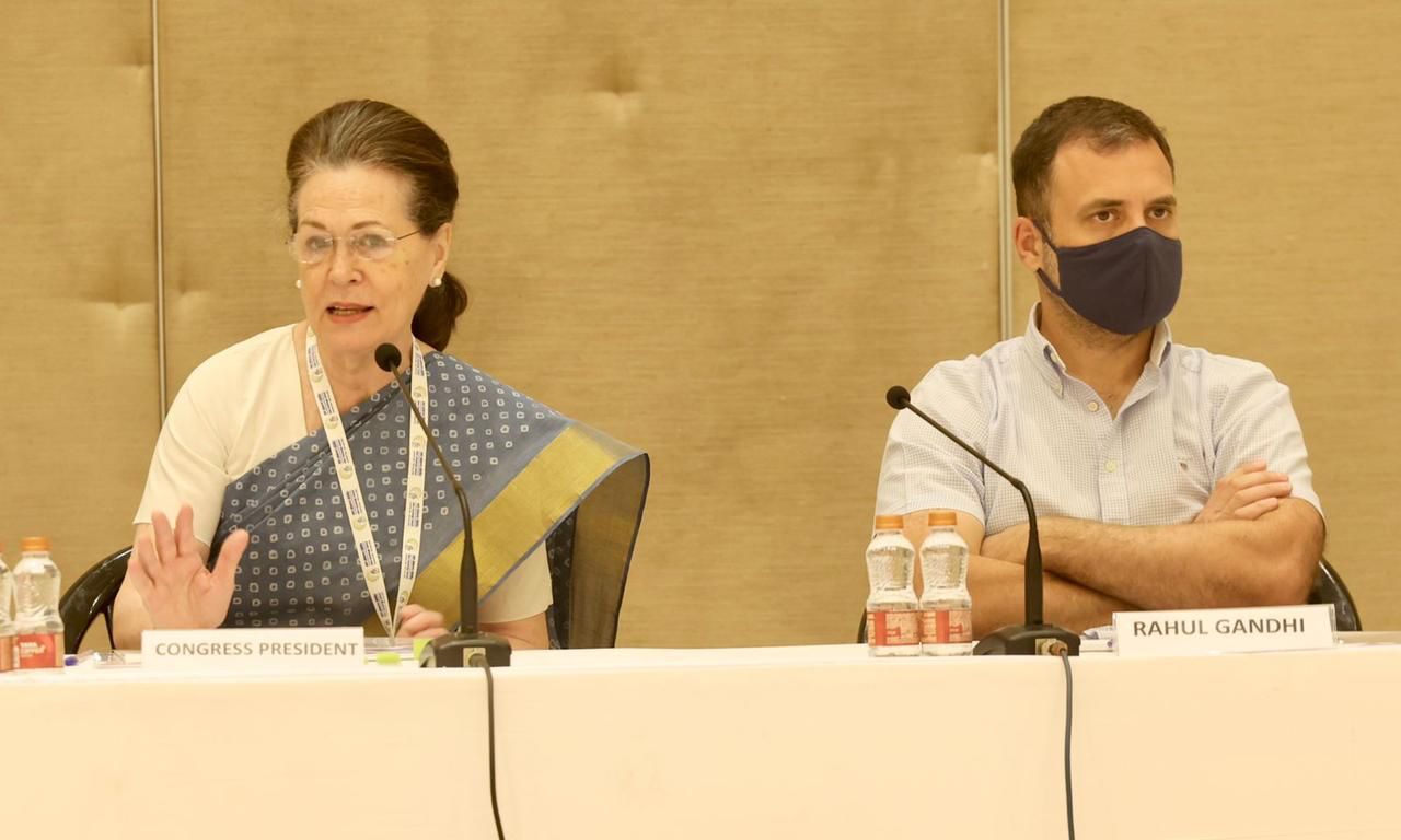 राहुल गांधी ने दिया कांग्रेसियों को जीत का मंत्र राहुल गांधी ने दिया कांग्रेसियों को जीत का मंत्र