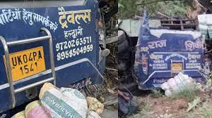 रोंगटे खड़े कर देने वाला हादसा, चारधाम यात्री बस गिरी खाई में, 26 लोगों की मौत रोंगटे खड़े कर देने वाला हादसा, चारधाम यात्री बस गिरी खाई में, 26 लोगों की मौत