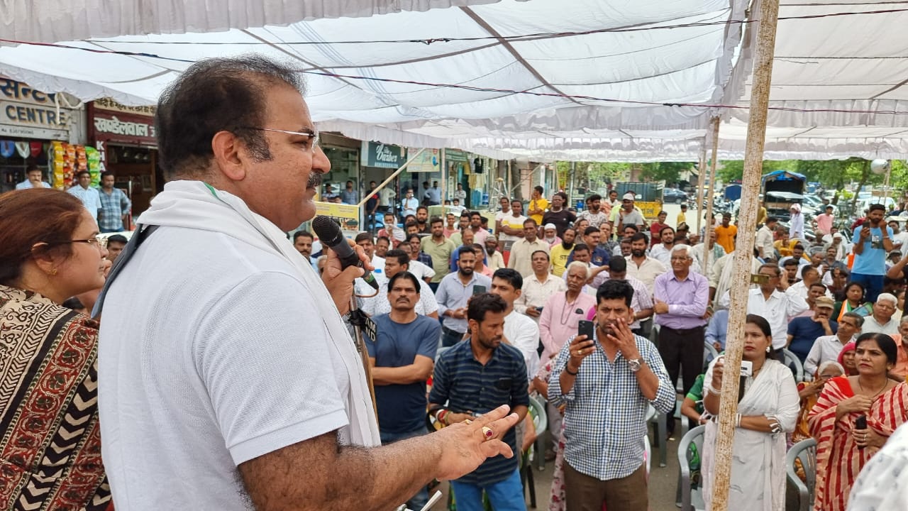 “अग्निपथ” के विरोध में कैबिनेट मंत्री खाचरियावास का धरना प्रदर्शन
