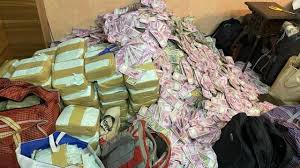 बंगाल के मंत्री पर ईडी की छापेमारी, 21करोड़ नकद मिले बंगाल के मंत्री पर ईडी की छापेमारी, 21करोड़ नकद मिले