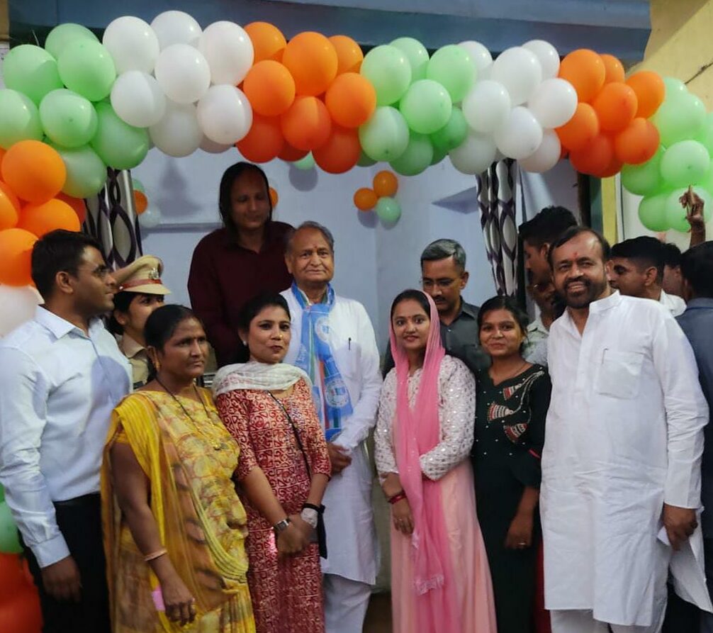 कामकाजी महिलाओं को गहलोत की सौगात कामकाजी महिलाओं को गहलोत की सौगात