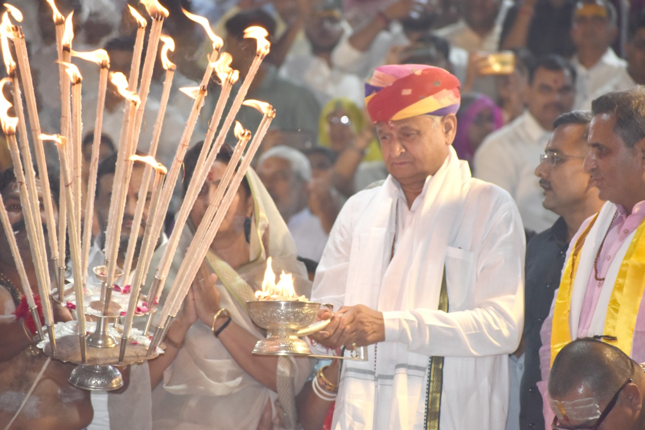 मुख्यमंत्री ने किया अंतर्राष्ट्रीय पुष्कर मेले का उद्घाटन