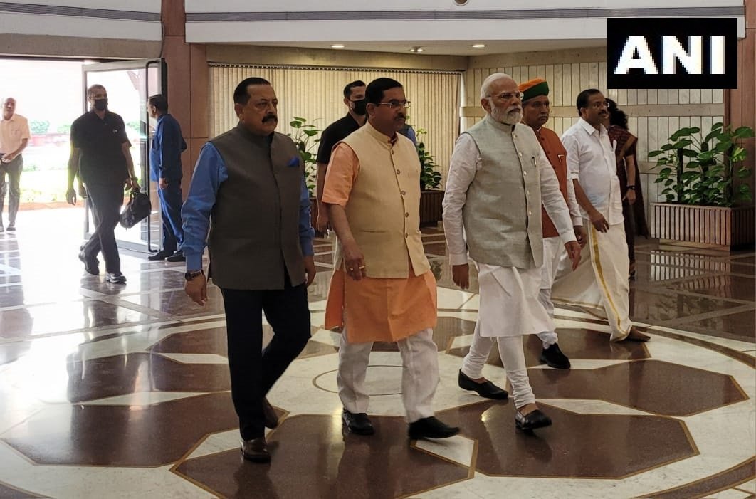 दिल्ली: संसदीय दल की बैठक लेंगे पीएम मोदी दिल्ली: संसदीय दल की बैठक लेंगे पीएम मोदी