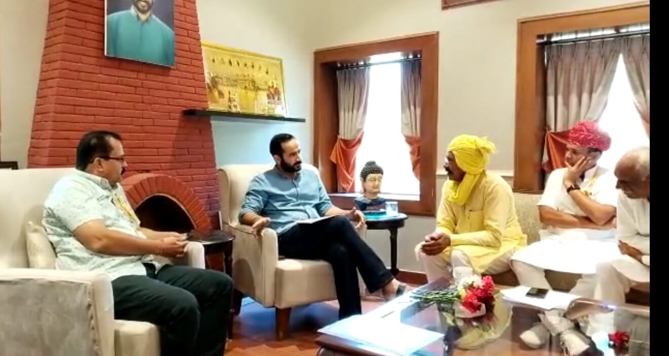 AAP प्रतिनिधिमंडल मिला पंजाब के जल संसाधन मंत्री से AAP प्रतिनिधिमंडल मिला पंजाब के जल संसाधन मंत्री से
