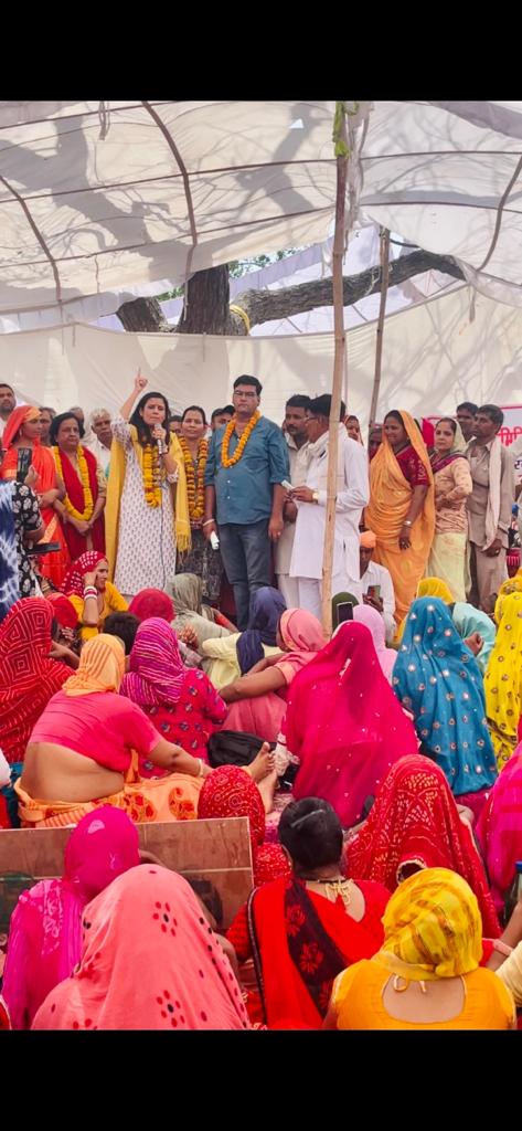 सरकारी कर्मचारी धरना प्रदर्शन के लिए मजबूर: आम आदमी पार्टी 