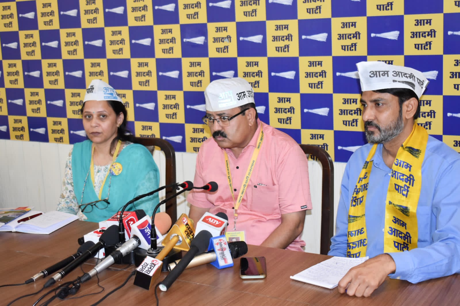 सरकारी ऑफिस में काला धन भ्रष्टाचार का उदाहरण: AAP