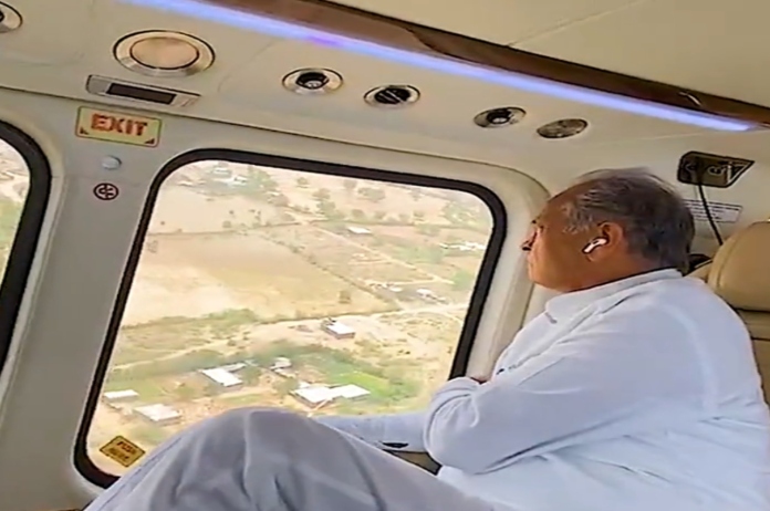 बिपरजॉय तूफान से प्रभावित लोगों से मिले सीएम गहलोत बिपरजॉय तूफान से प्रभावित लोगों से मिले सीएम गहलोत