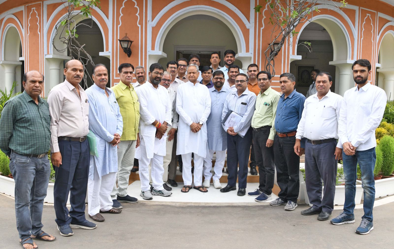 सीएम गहलोत से की 6 सूत्री मांग सीएम गहलोत से की 6 सूत्री मांग