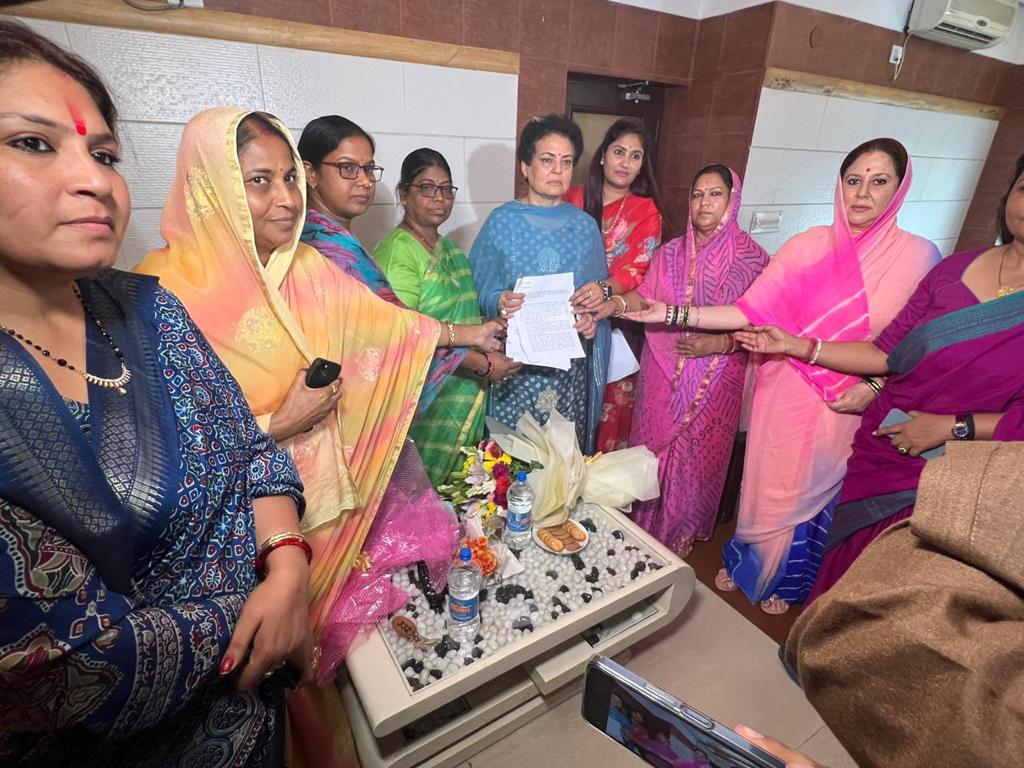 महिला उत्पीडन और दुष्कर्म को लेकर सौंपा ज्ञापन