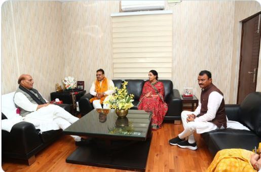 गोवर्धन यात्रा छोड़ अचानक दिल्ली गए CM भजनलाल गोवर्धन यात्रा छोड़ अचानक दिल्ली गए CM भजनलाल