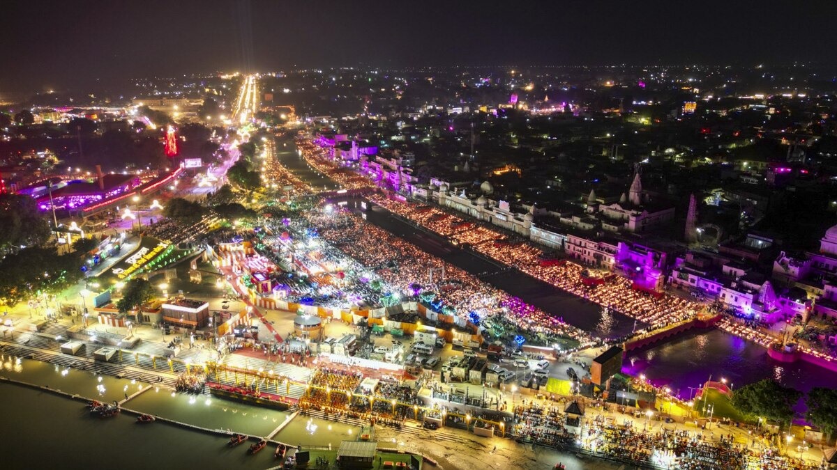 अयोध्या में भव्य दीपावली, बने नए वर्ल्ड रिकॉर्ड, 25लाख दीपों से जगमग अयोध्या… अयोध्या में भव्य दीपावली, बने नए वर्ल्ड रिकॉर्ड, 25लाख दीपों से जगमग अयोध्या…