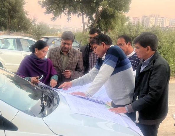 औचक निरीक्षण पर राजस्थान आवासन आयुक्त डॉ. रश्मि शर्मा… औचक निरीक्षण पर राजस्थान आवासन आयुक्त डॉ. रश्मि शर्मा…
