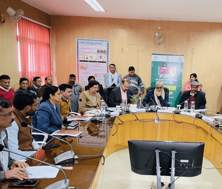 अश्लील वीडियो प्रकरण में हैडमास्टर-शिक्षिका सेवा से बर्खास्त