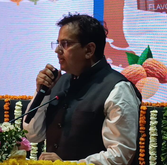 प्रबंध संचालक मनीष फौजदार