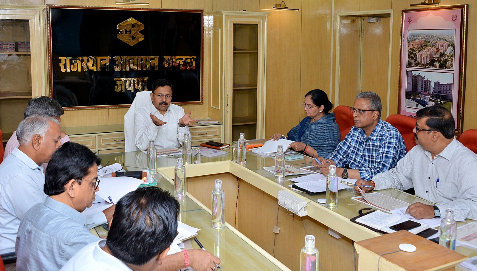 विभिन्न आवासीय योजनाऐं जल्द उतरेंगी धरातल पर, UDH सचिव गालरिया ने ली बैठक