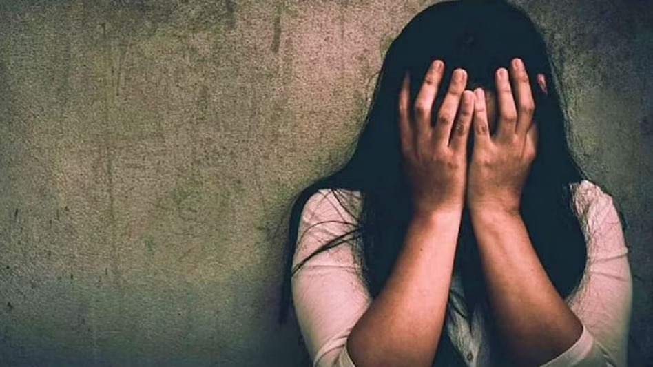 9वीं की छात्रा से दुष्कर्म: कॉफी में नशीला पदार्थ पिलाकर पड़ोसी युवक ने…