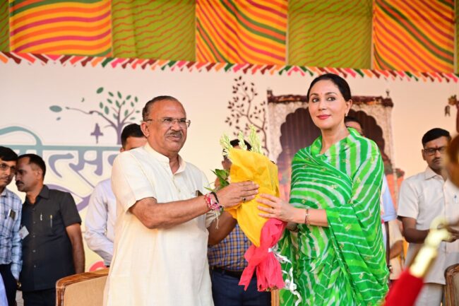 Teej Mata's procession started with pomp and reverence, Pink City was drenched in colorful folk colors vasudev devnani diya kumari