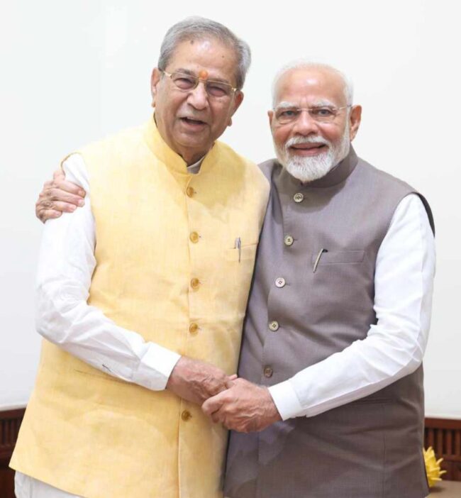 Ghanshyam Tiwari will be the next Vice President of the country...! Tiwari met PM Modi along with his family on Tuesday