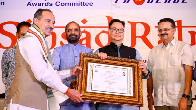 Rajasthan is proud: Madan Rathore and P.P. Choudhary received the prestigious "MP Ratna Award"