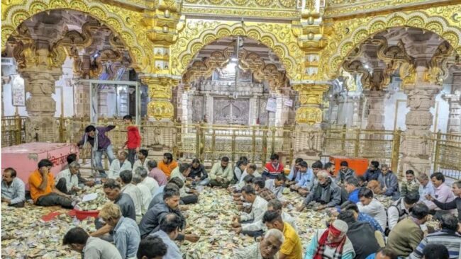 Sanwalia Seth temple receives donations of 29.22 crore, 994 grams of gold and 142 kg of silver... 