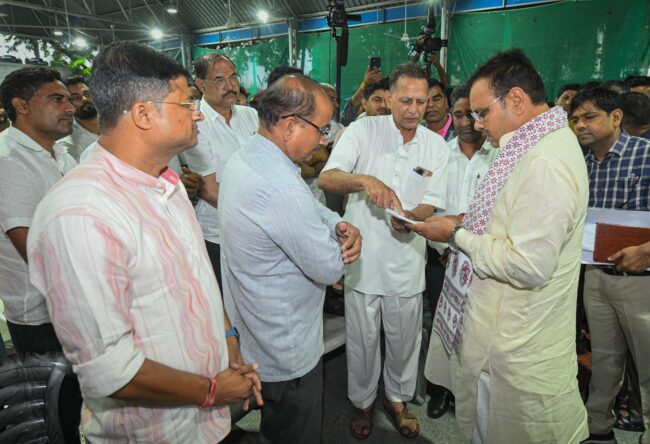 If not roads, then ‘fill the potholes’ – people appeal to CM Bhajanlal Sharma at Kesar Square 