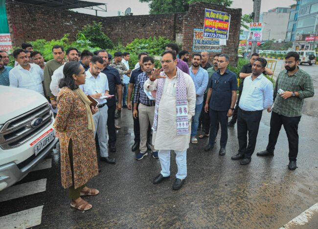 If not roads, then ‘fill the potholes’ – people appeal to CM Bhajanlal Sharma at Kesar Square
