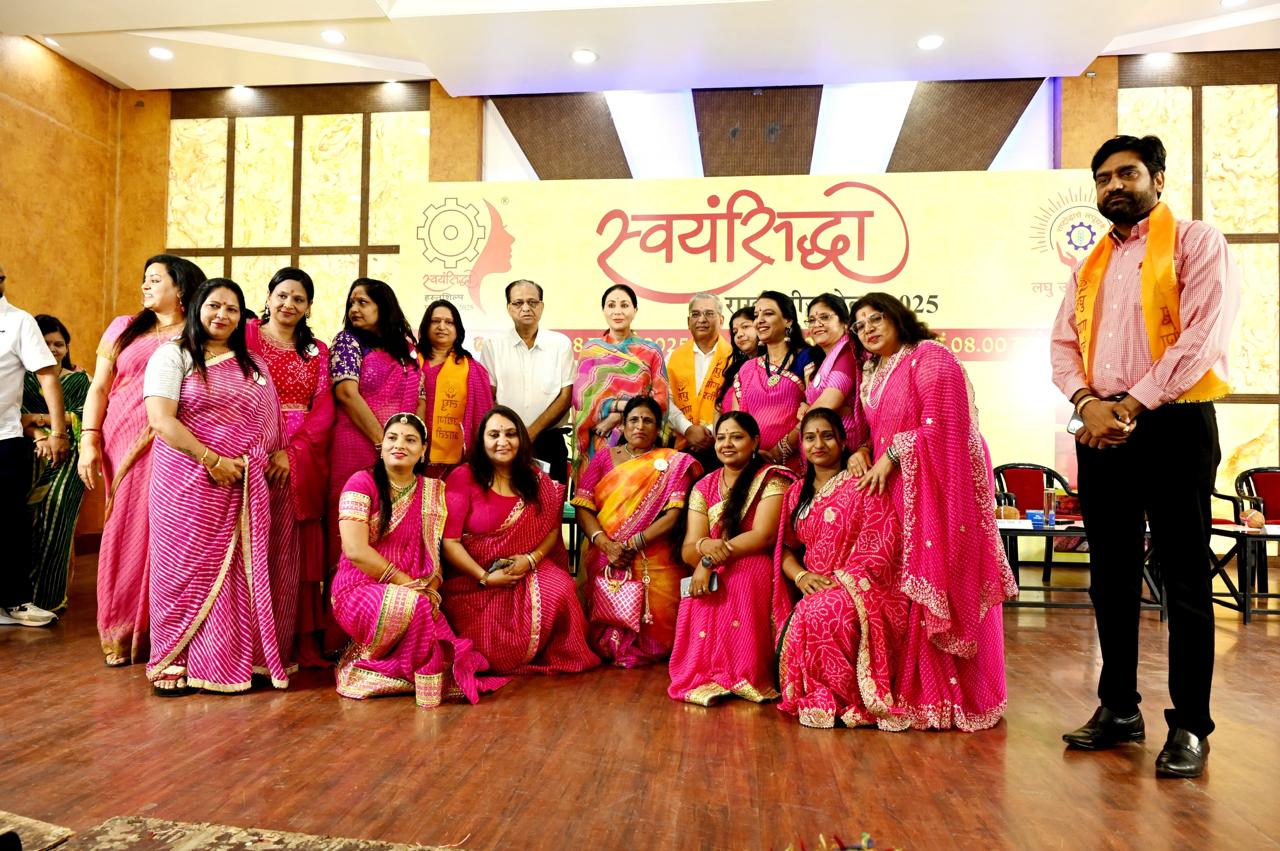 ‘स्वयं सिद्धा राखी तीज मेले’ में पहुंचीं उपमुख्यमंत्री दिया कुमारी, लघु उद्योगों की सराहना की ‘स्वयं सिद्धा राखी तीज मेले’ में पहुंचीं उपमुख्यमंत्री दिया कुमारी, लघु उद्योगों की सराहना की