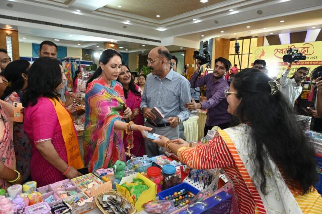 Deputy Chief Minister Diya Kumari reached 'Swayam Siddha Rakhi Teej Fair', praised small industries
