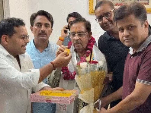 पूर्व भाजपा प्रदेशाध्यक्ष अरुण चतुर्वेदी को ही क्यों बनाया गया राज्य वित्त आयोग अध्यक्ष, किसकी सिफारिश पर हुई ताजपोशी… पूर्व भाजपा प्रदेशाध्यक्ष अरुण चतुर्वेदी को ही क्यों बनाया गया राज्य वित्त आयोग अध्यक्ष, किसकी सिफारिश पर हुई ताजपोशी…