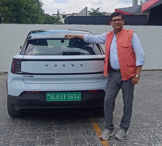 वोल्वो EX30 की जयपुर में टेस्ट ड्राइव लेने के बाद वरिष्ठ पत्रकार विजय श्रीवास्तव