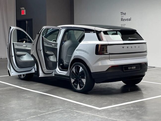 वोल्वो EX30 EV कार का इंटीरियर 