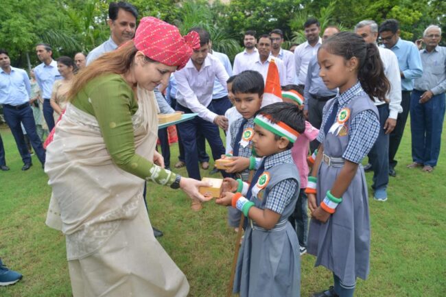 Senior IAS Shruti Bhardwaj hoisted the flag on 79th Independence Day 