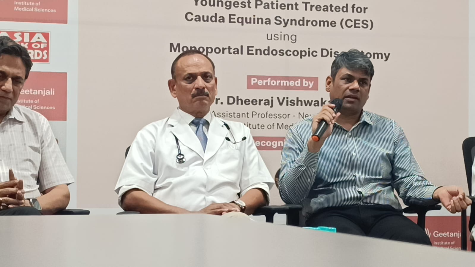 गीतांजली हॉस्पिटल जयपुर में प्रेसवार्ता में वाइस प्रेसिडेट गीतांजली ग्रुप अनुराग जैन, डॉ अशोक गुप्ता, मेडिकल डायरेक्टर श्रीकांत स्वामी