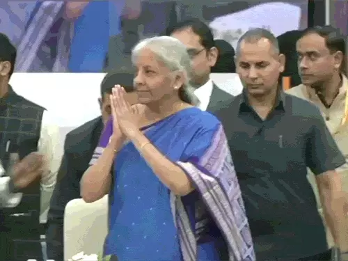 जीएसटी घोषणा के बाद वित्त मंत्री निर्मला सीतारमण