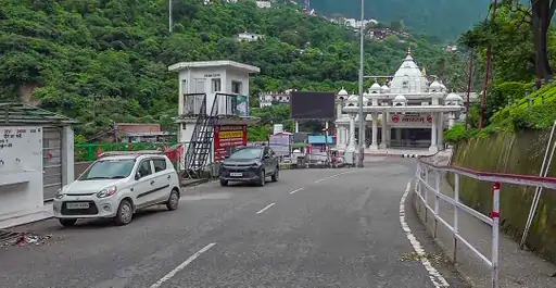 वैष्णो देवी यात्रा मार्ग लैंडस्लाइट के बाद बंद, सूनी सड़कें